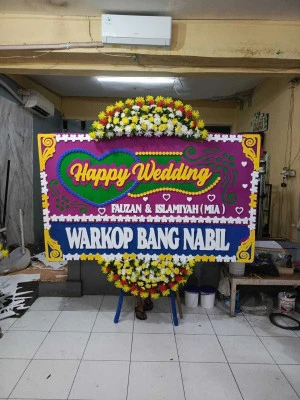 Papan Bunga di Panunggangan Barat